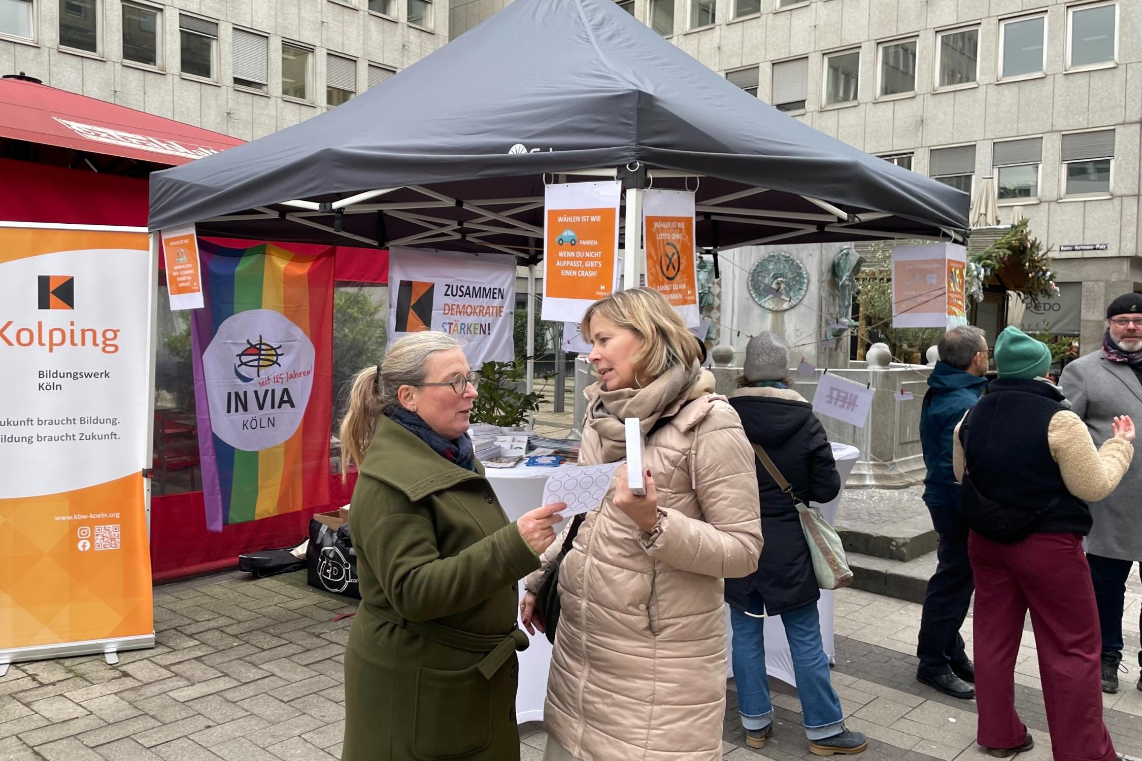 Kölner Straßenaktion „WIR REDEN MIT!“ mobilisiert Bürger_innen